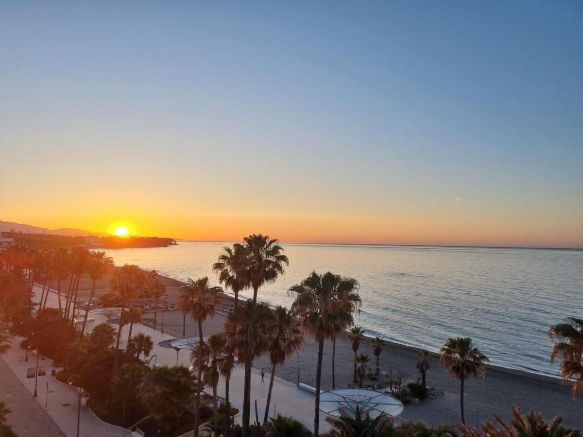 Sunnypalms - Beachfront Penthouse With Stunning Sea View Естепона Екстериор снимка