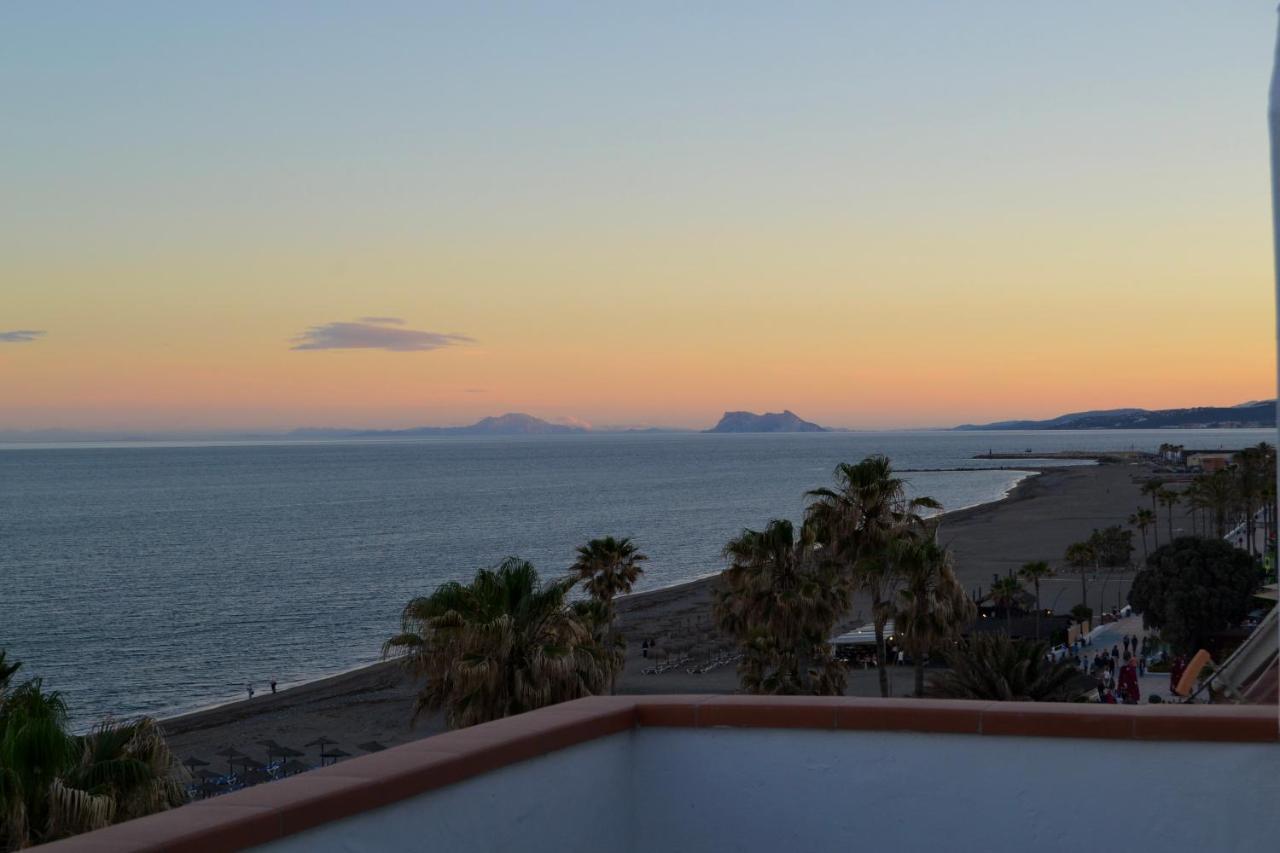 Sunnypalms - Beachfront Penthouse With Stunning Sea View Естепона Екстериор снимка