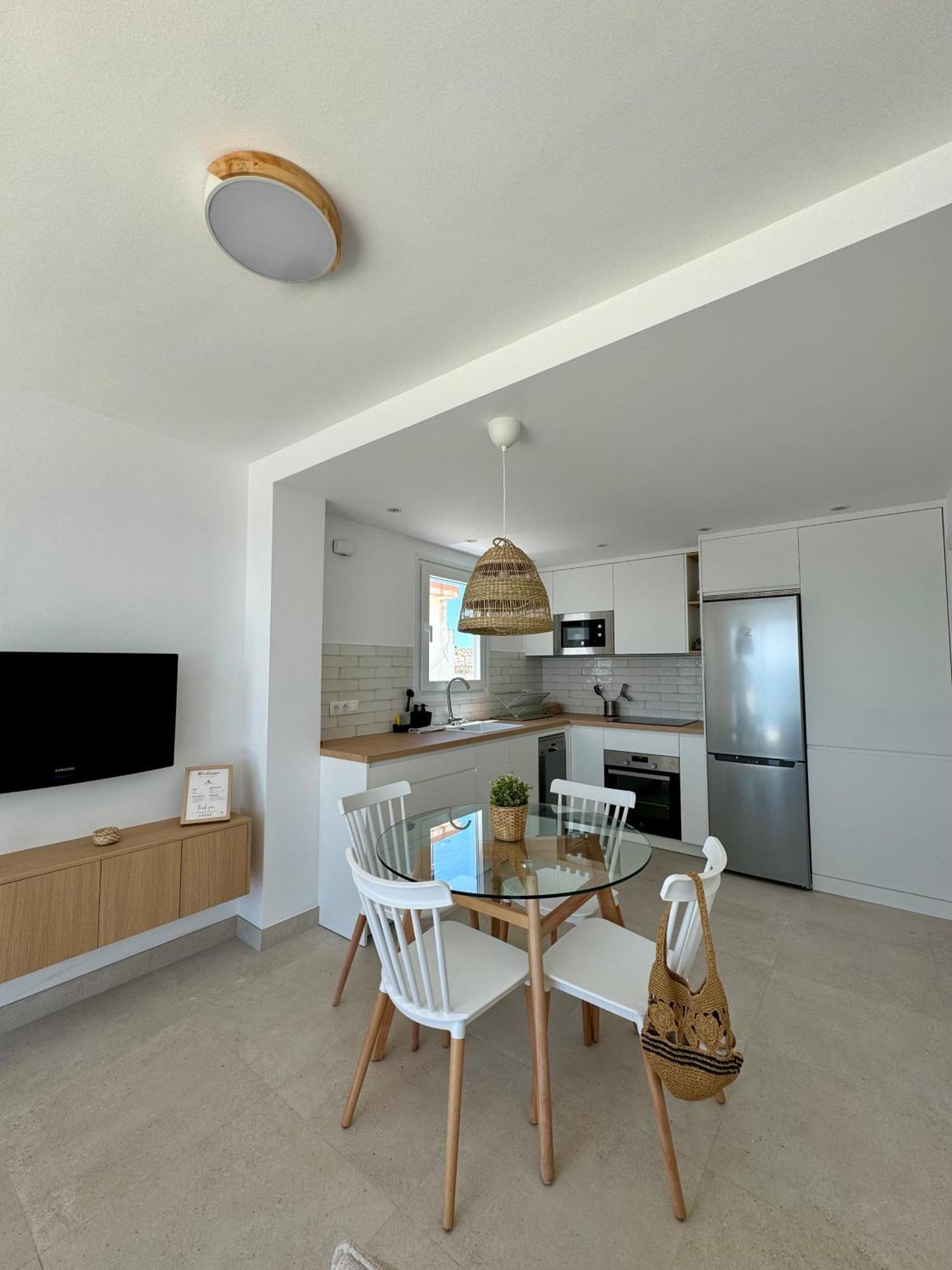 Sunnypalms - Beachfront Penthouse With Stunning Sea View Естепона Екстериор снимка