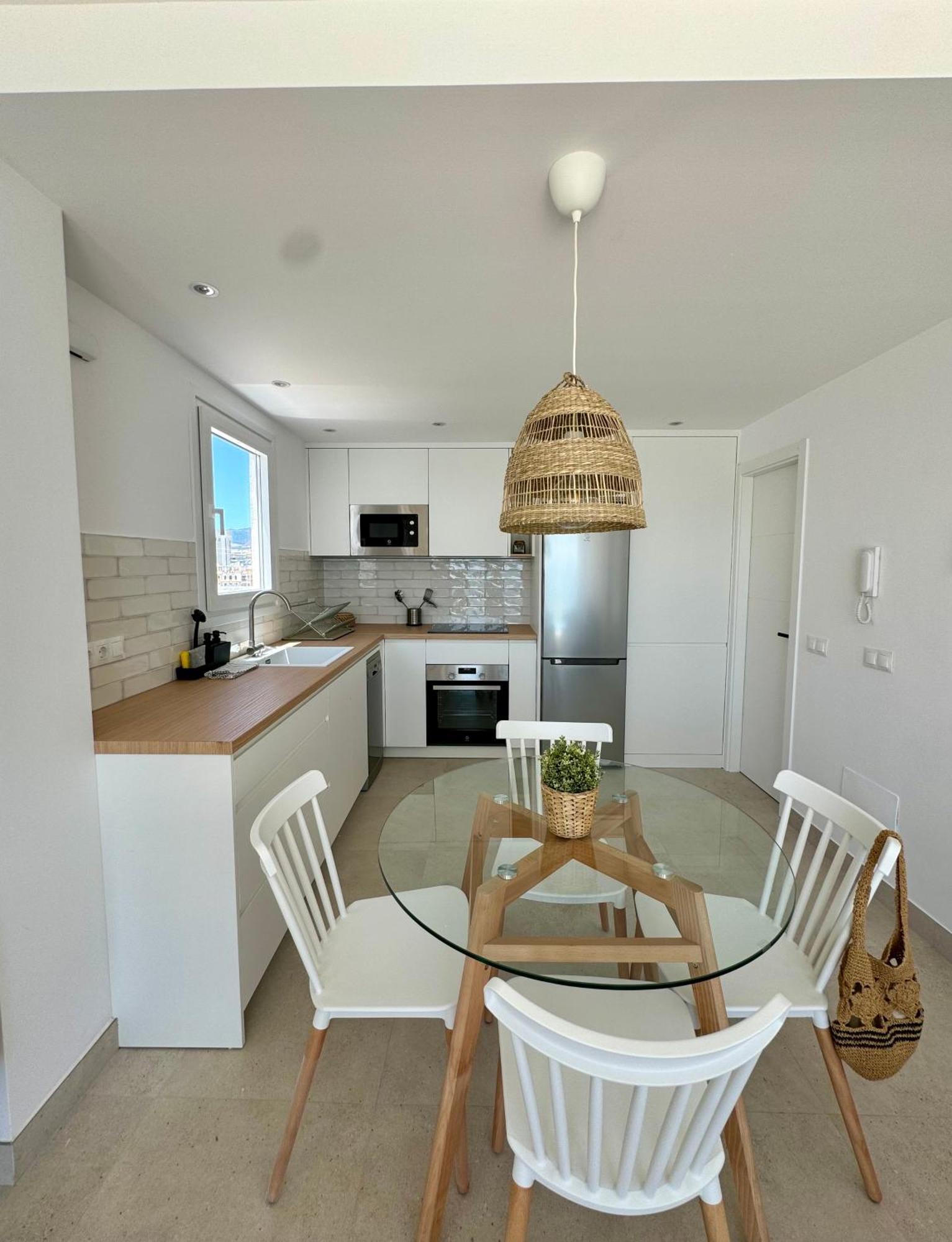 Sunnypalms - Beachfront Penthouse With Stunning Sea View Естепона Екстериор снимка