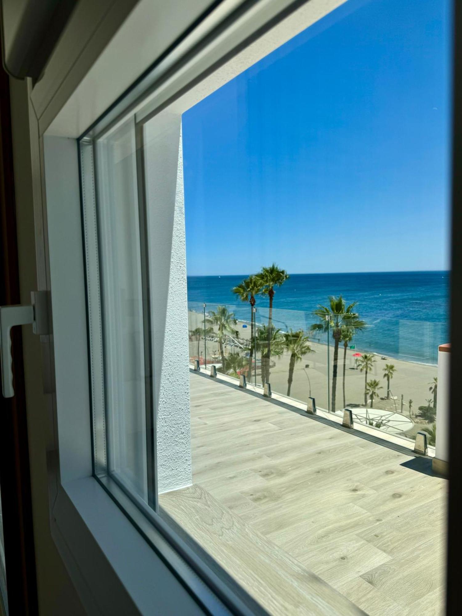 Sunnypalms - Beachfront Penthouse With Stunning Sea View Естепона Екстериор снимка