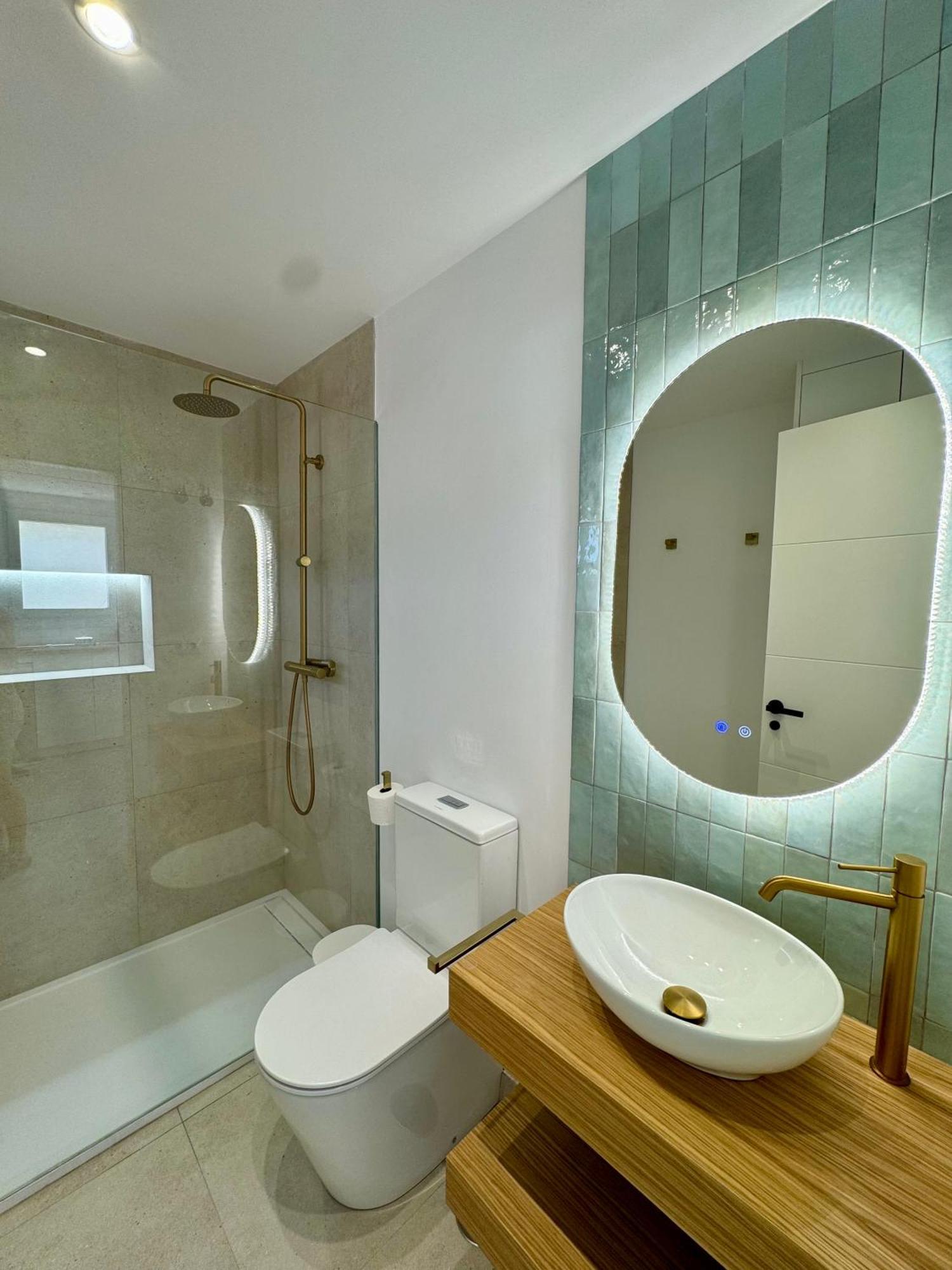 Sunnypalms - Beachfront Penthouse With Stunning Sea View Естепона Екстериор снимка