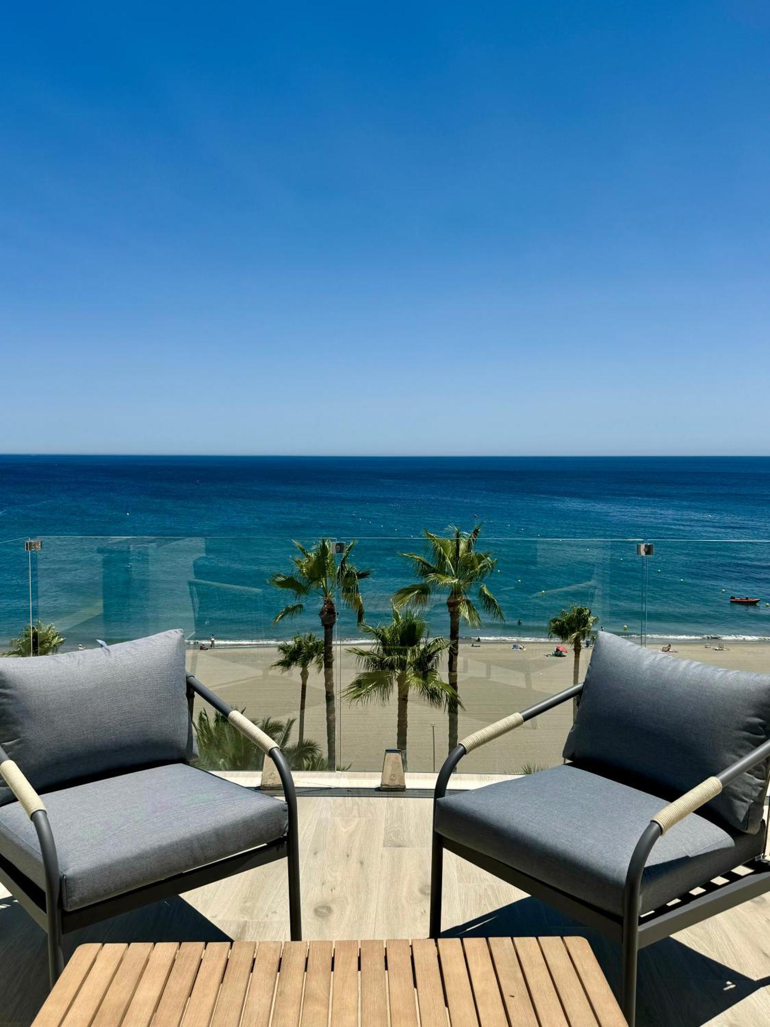 Sunnypalms - Beachfront Penthouse With Stunning Sea View Естепона Екстериор снимка