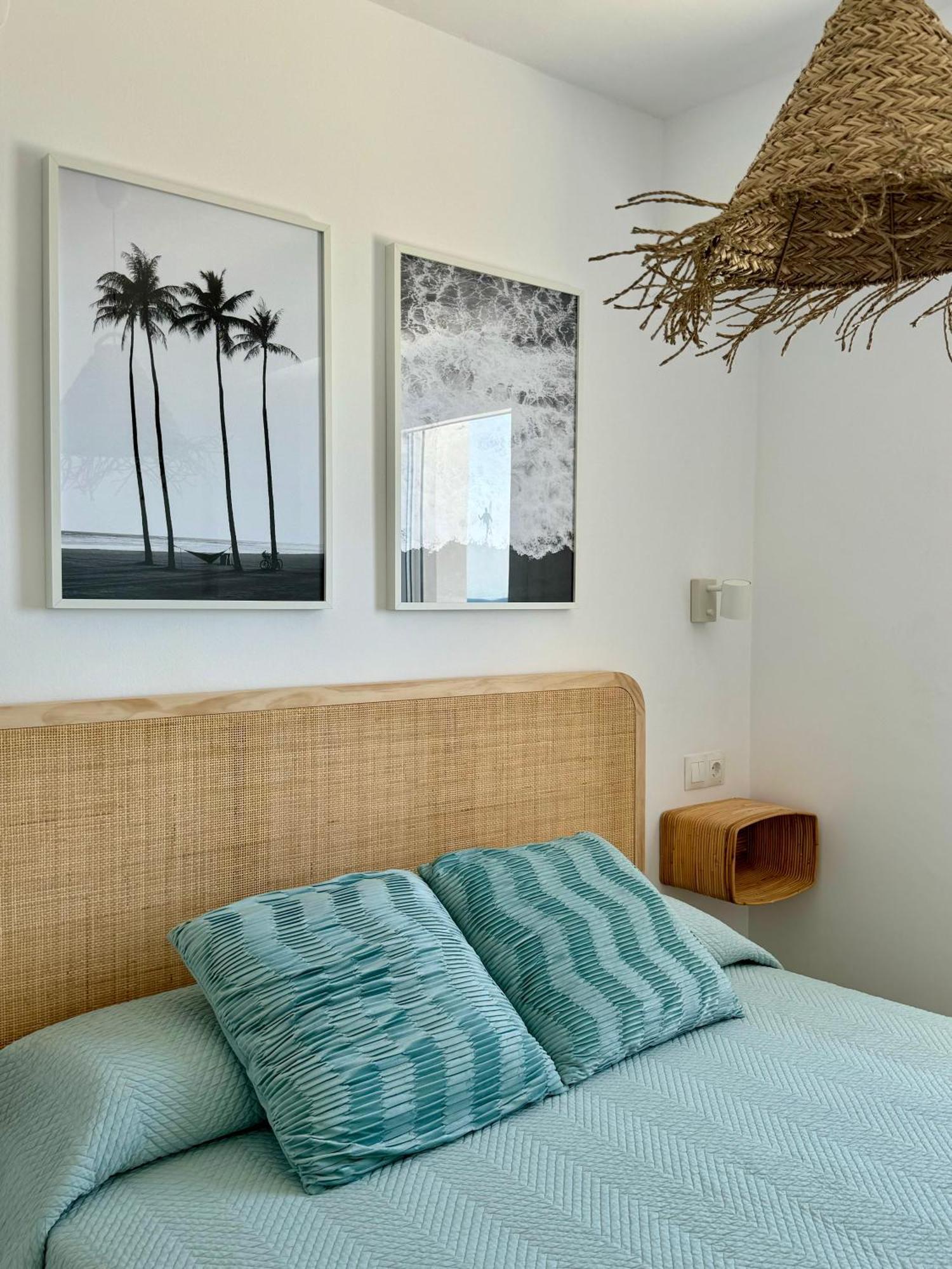 Sunnypalms - Beachfront Penthouse With Stunning Sea View Естепона Екстериор снимка